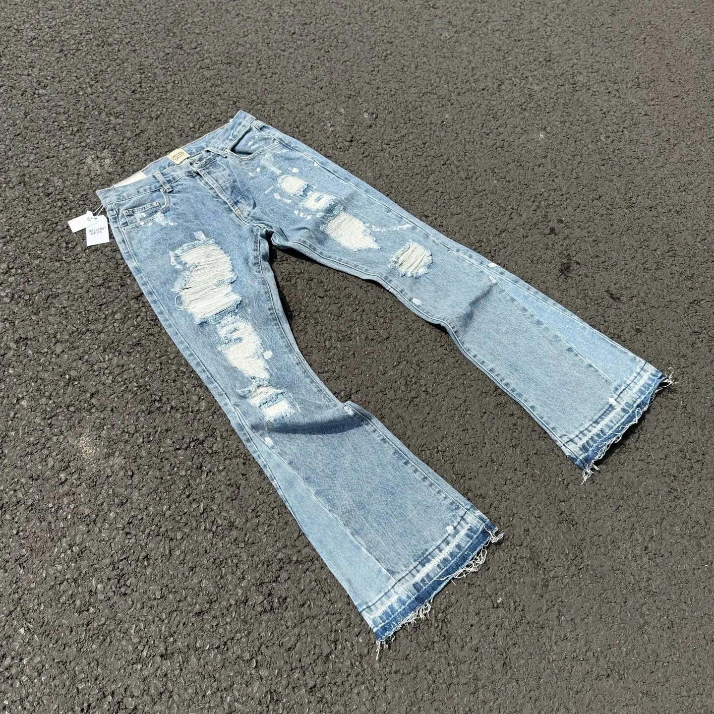 #8149 P250💰 Independent GALLERY DEPT. Vintage hole patch splicing black leather cross loose washed flared jeans - truly restore the ultimate vintage texture - original hardware accessories washed and other elevators, QR code analysis are all purchased from the original factory, high degree of restoration, you are welcome to compare with a certain product ~ - three-dimensional version loose and comfortable, not picky about the figure, tall and slim, factory Seiko, original factory quality control, same style for men and women, can be matched with couples, versatile recommendation Essential jeans for all seasons - sizes: 28 30 32 34 36